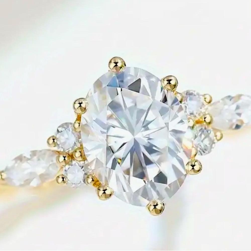 Elegant 18k Golden Plated Alloy Engagement Ring w/Synthetic Zirconias Sz 8,9,10